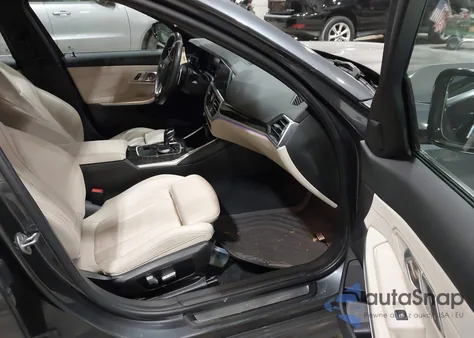 2021 BMW 330I xDrive z USA, uszkodzony, nr VIN 3MW5R7J00M8C12733